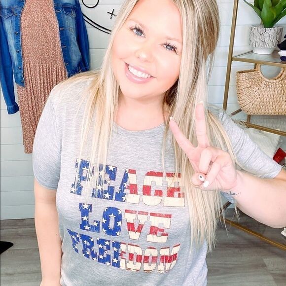 Hem & Thread Peace, Love ,Freedom -L T-shirt - Picture 3 of 6